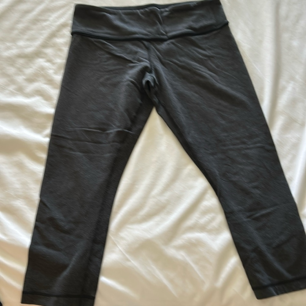Lululemon Wonder Unders - cropped
Size 8
